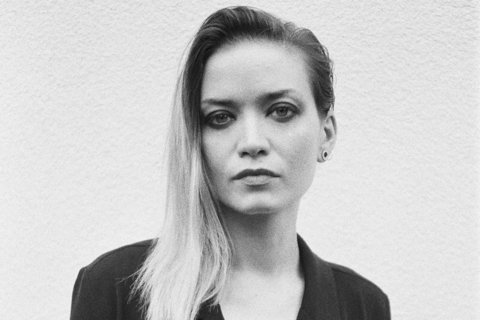 Künstlerin Alison Lewis